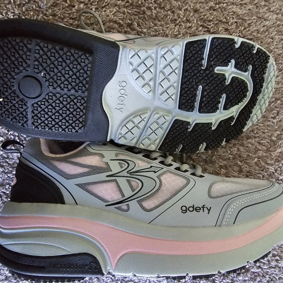 Gravity Defyer - Picture 3 of 7